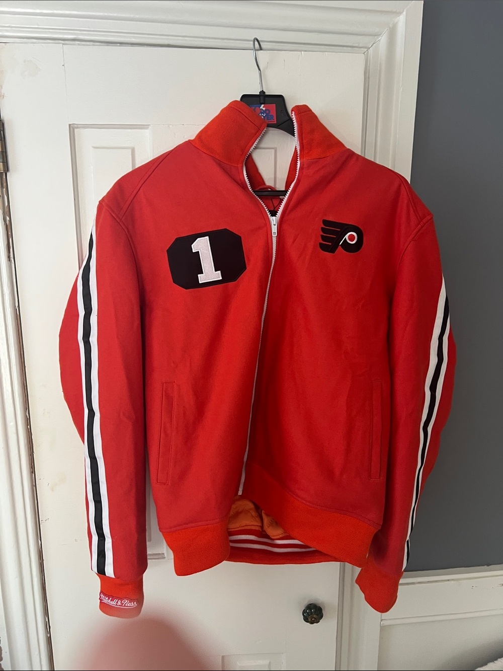 NHL Flyers Varsity Jacket tag says 3xl, but fits like 2xl